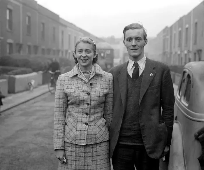 Framed Print : Tony Benn and Wife Caroline Benn canvassing for Bristol SE 23rd November 1950