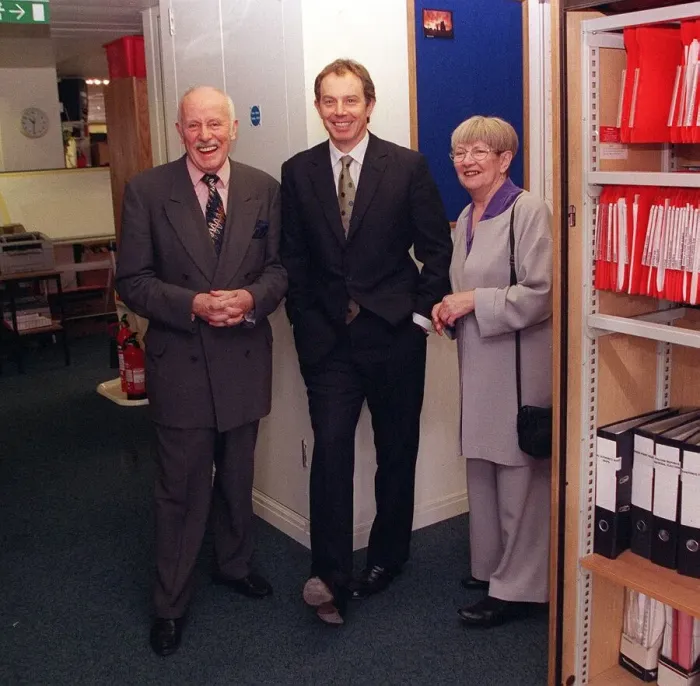Framed Print : Tony Blair with actor Richard Wilson and Margaret Prosser at the Labour Party