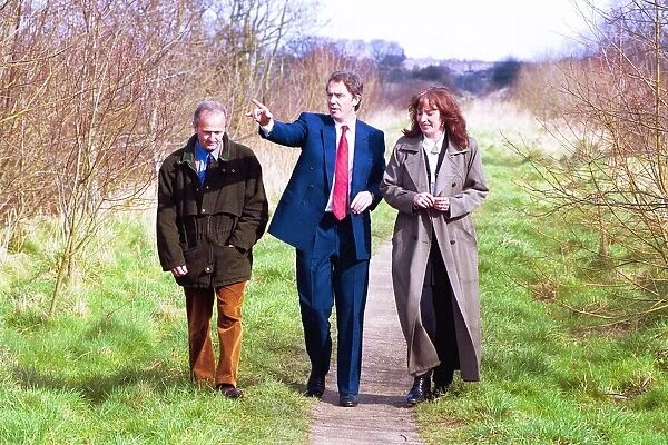 Tony Blair and countryside agency chiefs Ewen Cameron and Pam Warhurst take a stroll in