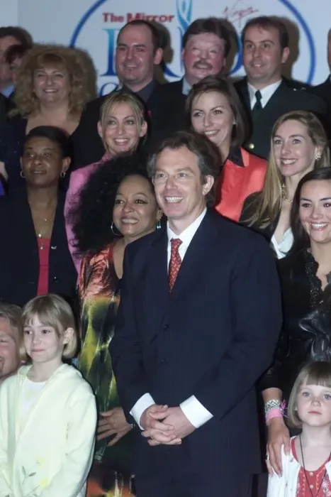 Framed Print : Tony Blair and Diana Ross at Mirror Pride Of Britain Awards 2000 with some of the winners Framed Print : Tony Blair and Diana Ross at Mirror Pride Of Britain Awards 2000 with some of the winners