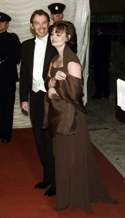 Framed Print : Tony Blair MP Prime Minister November 1998 with wife Cherie arriving at the Guildhall for