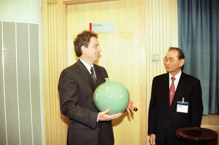 Framed Print : Tony Blair officially opens the Samsung training centre at Wynyard with the vase that Mr Framed Print : Tony Blair officially opens the Samsung training centre at Wynyard with the vase that Mr