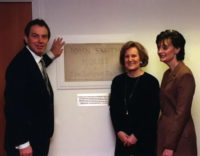 Framed Print : Tony Blair opens John Smith House at Millbank London with John Smiths widow Elizabeth