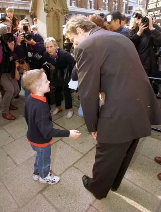 Framed Print : Tony Blair Prime Minister with George Bates Sept 1998 a shy six year old admirer