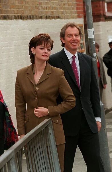 Tony Blair Prime Minister July 98 Arriving at Hawley infant