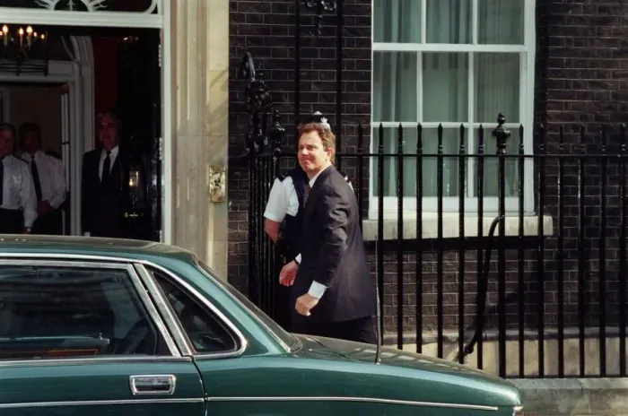 Framed Print : Tony Blair Prime Minster outside No10 Downing Street
