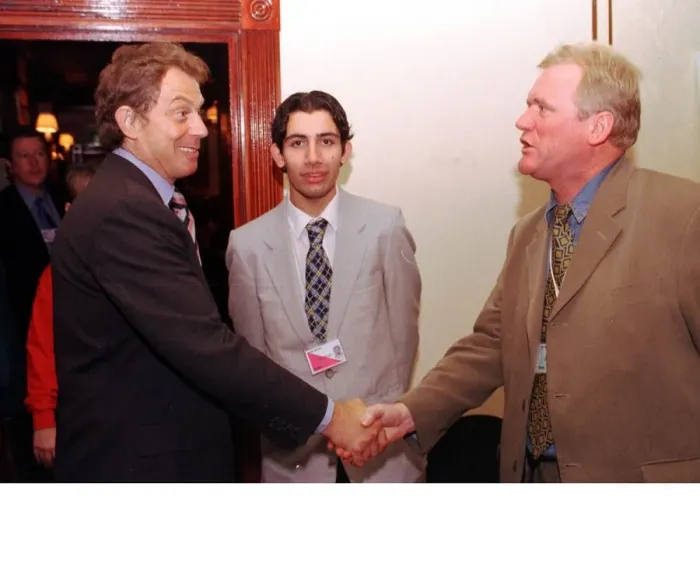 Framed Print : Tony Blair shakes hands with Bob Shields as Alan Cheyne looks on October 1998 Labour