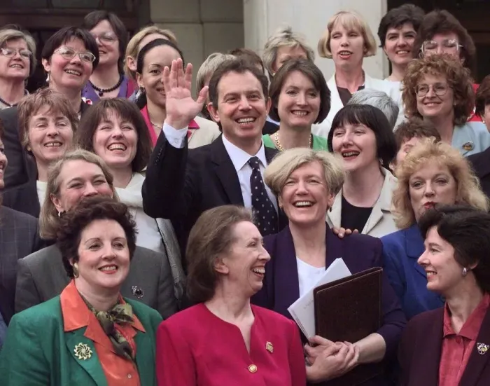 Framed Print : Tony Blair surrounded by some of the 101 new woman Labour MPs on first day of his new Framed Print : Tony Blair surrounded by some of the 101 new woman Labour MPs on first day of his new
