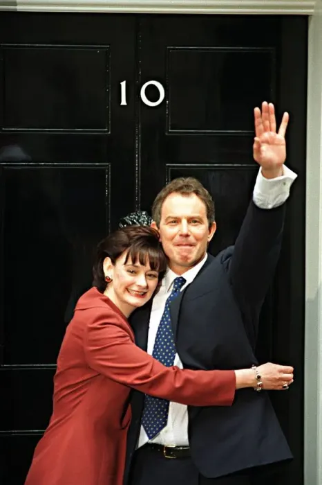 Framed Print : Tony and Cherie Blair at no 10 after election victory May 1997 for the New Labour party Framed Print : Tony and Cherie Blair at no 10 after election victory May 1997 for the New Labour party