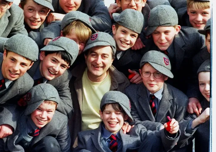 Framed Print : Tony Robinson with kids from The Glasgow High School, - who appear alongside him in Alan Framed Print : Tony Robinson with kids from The Glasgow High School, - who appear alongside him in Alan