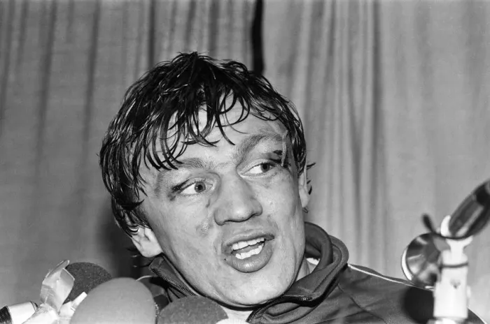 Framed Print : Tony Sibson relinquished his European and Commonwealth titles to ensure he got the right Framed Print : Tony Sibson relinquished his European and Commonwealth titles to ensure he got the right
