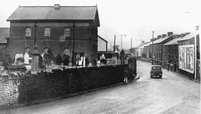 Framed Print : Tonyfelin Chapel on the Bedwas Road, Caerphilly. Shortly before the wall to the graveyard Framed Print : Tonyfelin Chapel on the Bedwas Road, Caerphilly. Shortly before the wall to the graveyard