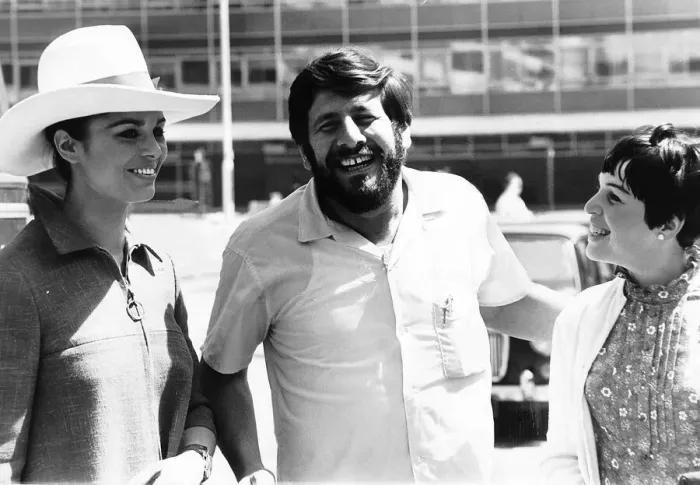 Framed Print : Topol actor with actress Lavi and his wife at Heathrow Airport after returning Framed Print : Topol actor with actress Lavi and his wife at Heathrow Airport after returning
