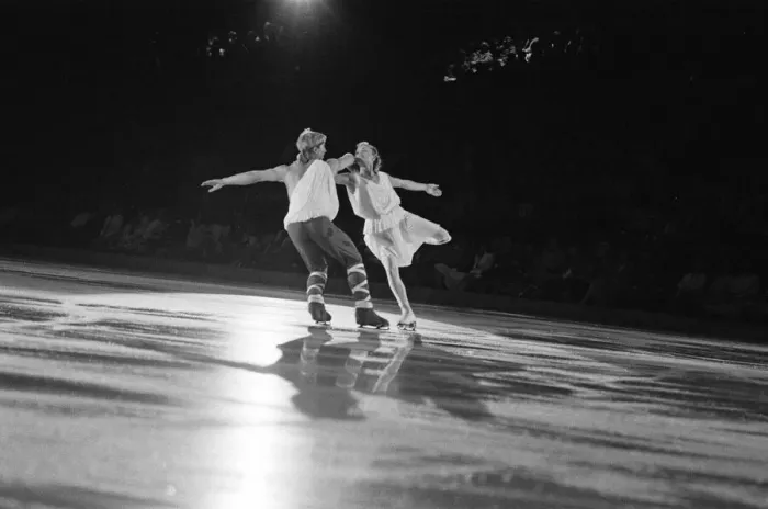 Framed Print : Torvill and Dean, (Jayne Torvill and Christopher Dean) dance at World Ice Spectacular Framed Print : Torvill and Dean, (Jayne Torvill and Christopher Dean) dance at World Ice Spectacular