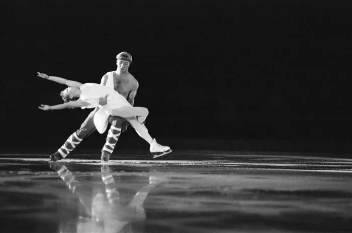 Framed Print : Torvill and Dean, (Jayne Torvill and Christopher Dean) dance at World Ice Spectacular Framed Print : Torvill and Dean, (Jayne Torvill and Christopher Dean) dance at World Ice Spectacular