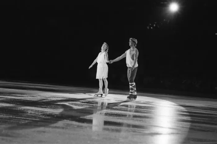 Framed Print : Torvill and Dean, (Jayne Torvill and Christopher Dean) dance at World Ice Spectacular