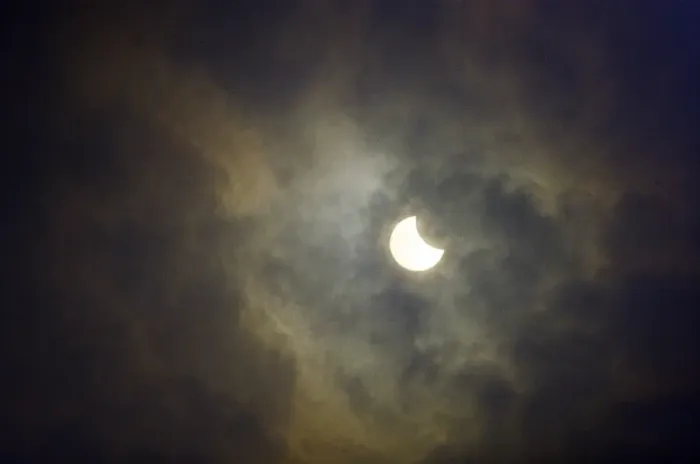 Framed Print : The total solar eclipse seen from the Civic Centre, Reading. 11th August 1999 Framed Print : The total solar eclipse seen from the Civic Centre, Reading. 11th August 1999