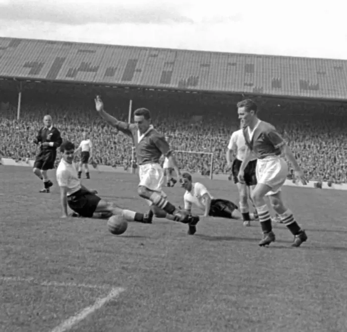 Framed Print : Tottenham 1-1 Chelsea, division one league match at White Hart Lane Framed Print : Tottenham 1-1 Chelsea, division one league match at White Hart Lane