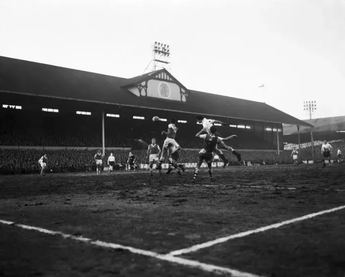 Framed Print : Tottenham 1-4 Arsenal, League Division One match at White Hart Lane Framed Print : Tottenham 1-4 Arsenal, League Division One match at White Hart Lane
