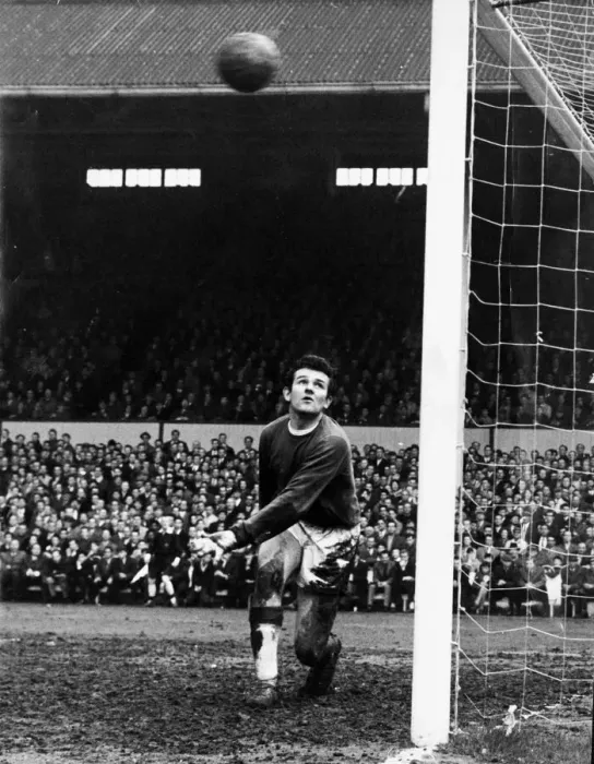 Framed Print : Tottenham 7 v Liverpool 2 Liverpool Goalkeeper Tommy Lawrence in action
