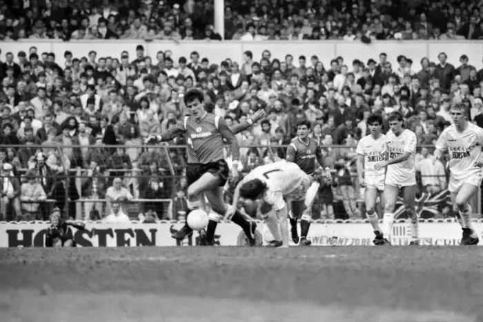 Framed Print : Tottenham Hotspur 0 v. Manchester United 0. Division One Football