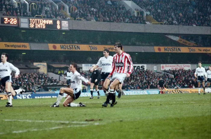 Framed Print : Tottenham Hotspur 1-3 Southampton, FA Cup 3rd Round match at White Hart Lane