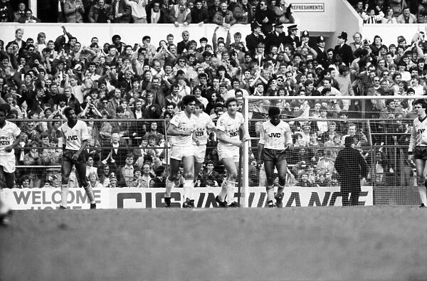 Tottenham Hotspur 1 v. Arsenal 0. Division One Football March 1986 LF19-05-083