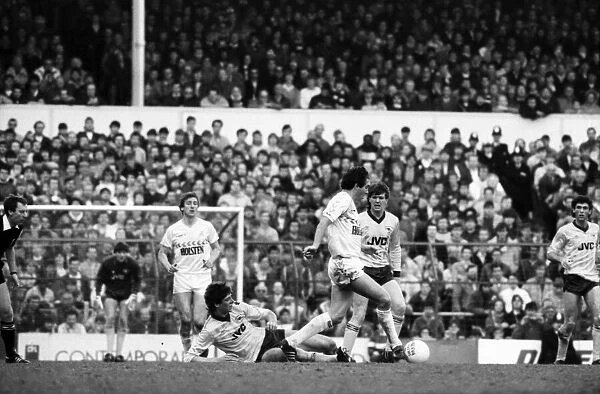 Tottenham Hotspur 1 v. Arsenal 0. Division One Football March 1986 LF19-05-085
