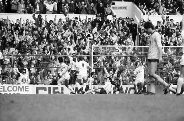 Tottenham Hotspur 1 v. Arsenal 0. Division One Football March 1986 LF19-05-018