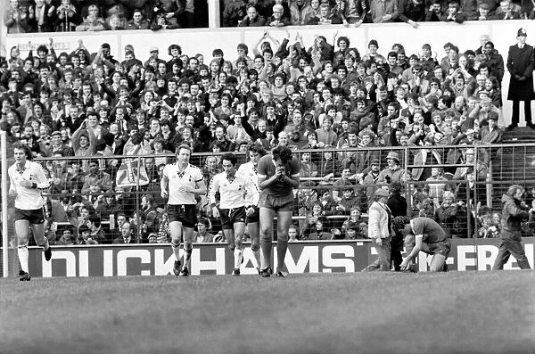 Tottenham Hotspur 2 v. Liverpool 0. March 1980 LF02-18-134 Local Caption Division
