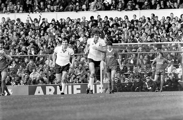 Tottenham Hotspur 2 v. Liverpool 0. March 1980 LF02-18-132 Local Caption Division