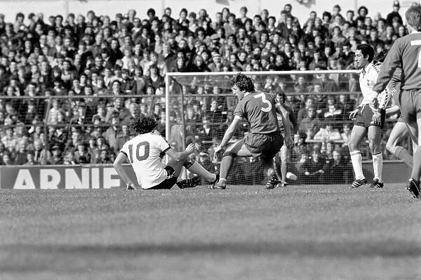 Tottenham Hotspur 2 v. Liverpool 0. March 1980 LF02-18-100 Local Caption Division