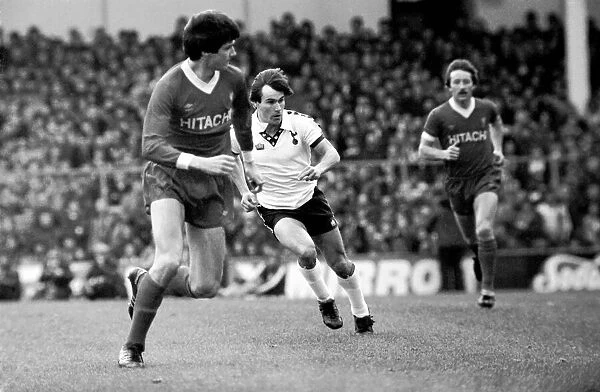 Tottenham Hotspur 2 v. Liverpool 0. March 1980 LF02-18-111 Local Caption Division