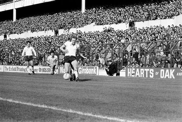 Tottenham Hotspur 2 v. Liverpool 0. March 1980 LF02-18-081 Local Caption Division