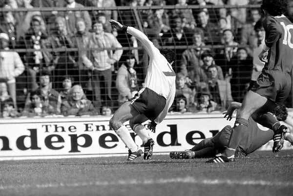 Tottenham Hotspur 2 v. Liverpool 0. March 1980 LF02-18-090 Local Caption Division