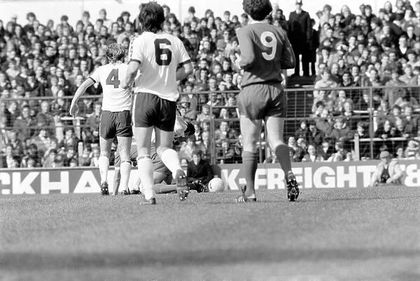 Tottenham Hotspur 2 v. Liverpool 0. March 1980 LF02-18-108 Local Caption Division