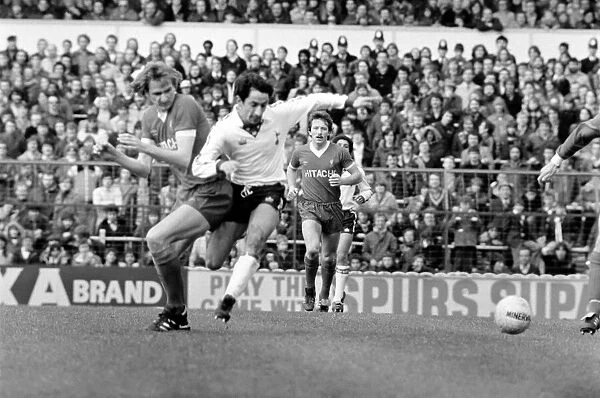 Tottenham Hotspur 2 v. Liverpool 0. March 1980 LF02-18-065 Local Caption Division