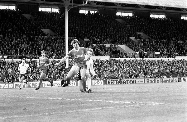 Tottenham Hotspur 2 v. Liverpool 0. March 1980 LF02-18-158 Local Caption Division