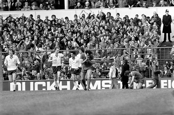 Tottenham Hotspur 2 v. Liverpool 0. March 1980 LF02-18-101 Local Caption Division