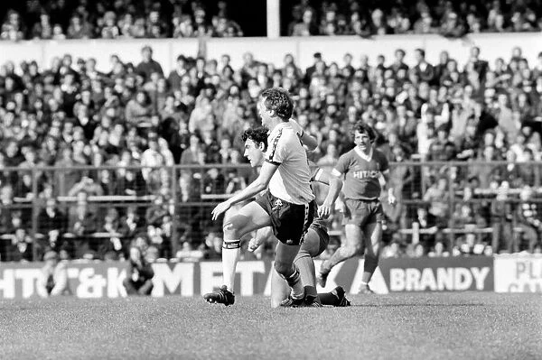 Tottenham Hotspur 2 v. Liverpool 0. March 1980 LF02-18-099 Local Caption Division