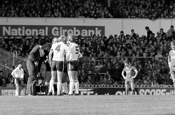Tottenham Hotspur 2 v. Liverpool 0. March 1980 LF02-18-022 Local Caption Division