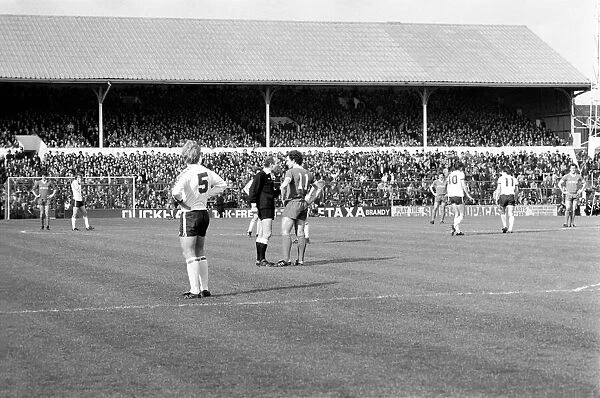 Tottenham Hotspur 2 v. Liverpool 0. March 1980 LF02-18-150 Local Caption Division