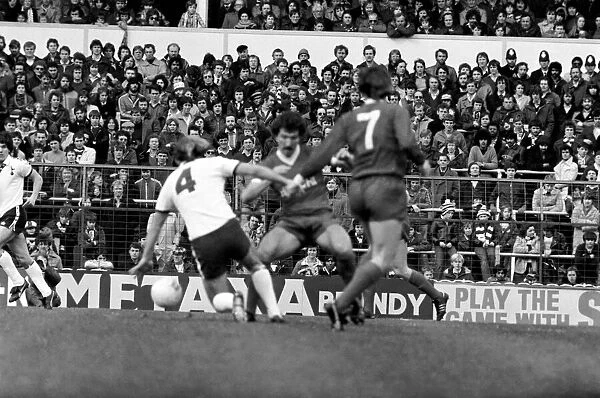 Tottenham Hotspur 2 v. Liverpool 0. March 1980 LF02-18-024 Local Caption Division