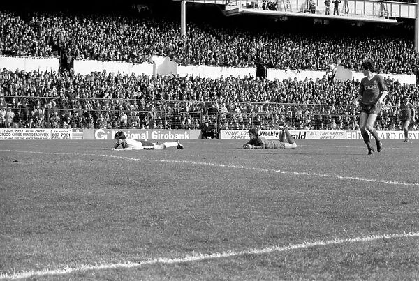 Tottenham Hotspur 2 v. Liverpool 0. March 1980 LF02-18-061 Local Caption Division