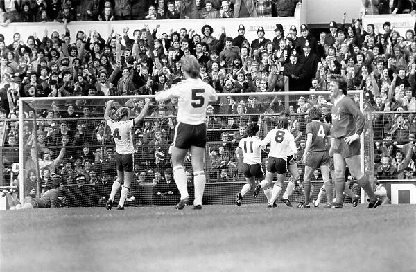 Tottenham Hotspur 2 v. Liverpool 0. March 1980 LF02-18-103 Local Caption Division