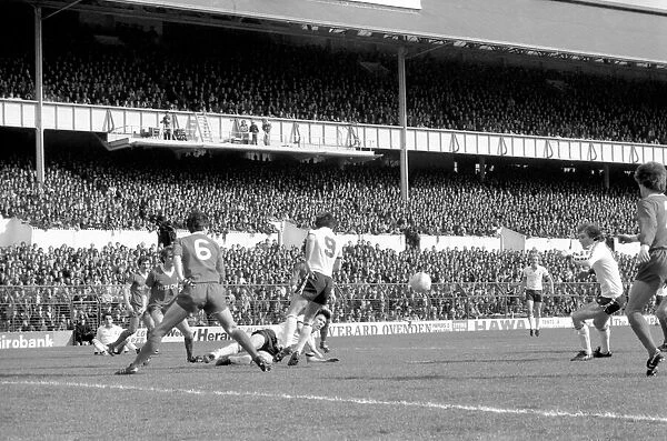 Tottenham Hotspur 2 v. Liverpool 0. March 1980 LF02-18-052 Local Caption Division