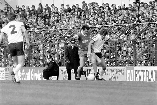 Tottenham Hotspur 2 v. Liverpool 0. March 1980 LF02-18-098 Local Caption Division