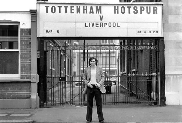 Tottenham Hotspur F. C. : Steve Perryman outside the Tottenham Ground