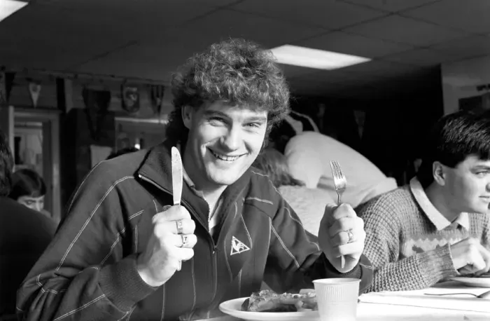 Framed Print : Tottenham Hotspur footballer Glenn Hoddle enjoys his lunch in the team