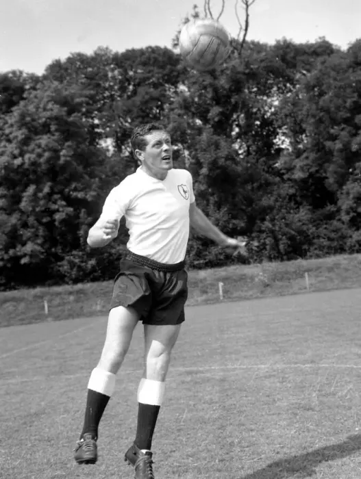 Framed Print : Tottenham Hotspur footballer Les Allen poses for photgraphers at the team Framed Print : Tottenham Hotspur footballer Les Allen poses for photgraphers at the team